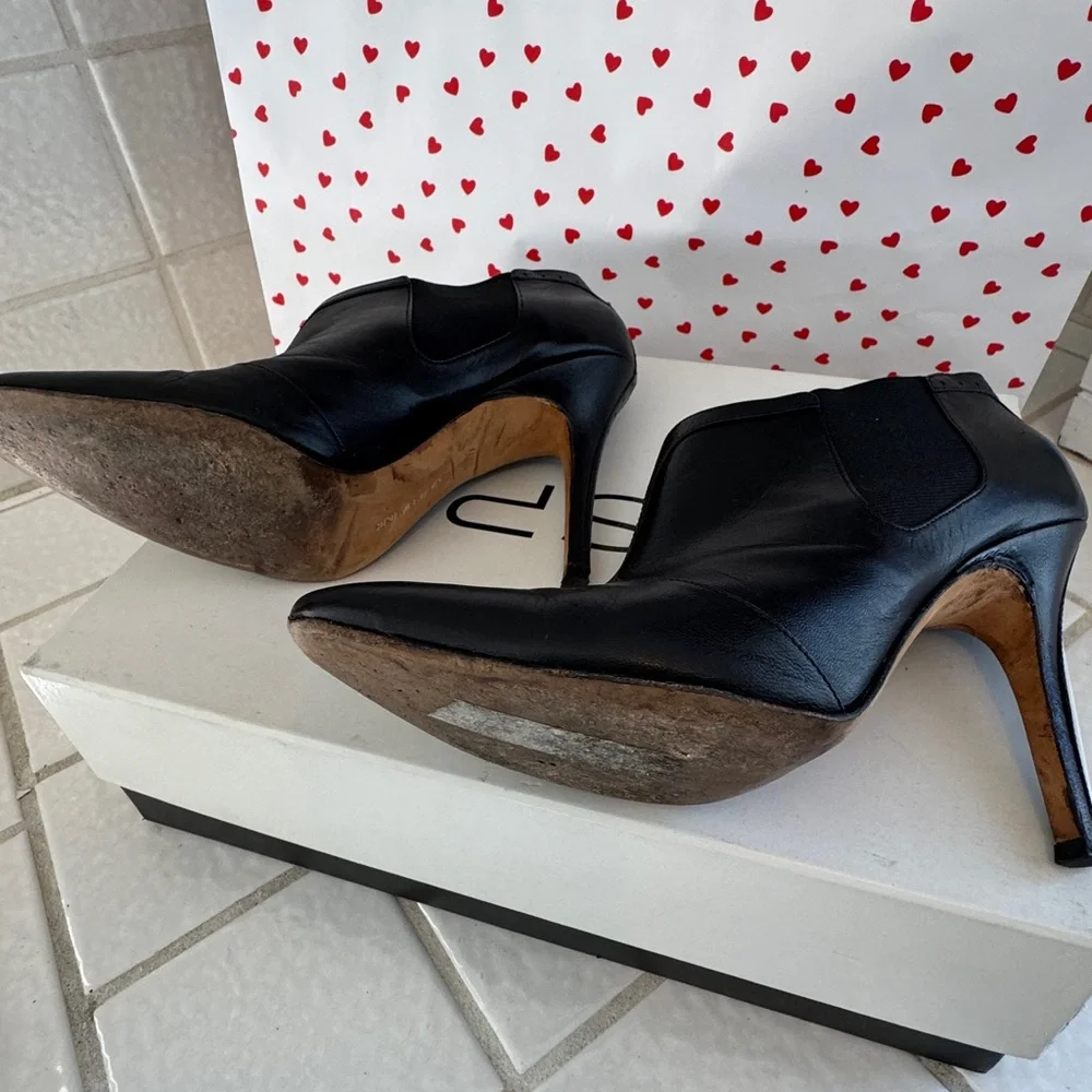 Manolo Blahnik Black Pointed-Toe Leather Ankle Booties - Women - Picture 6 of 8